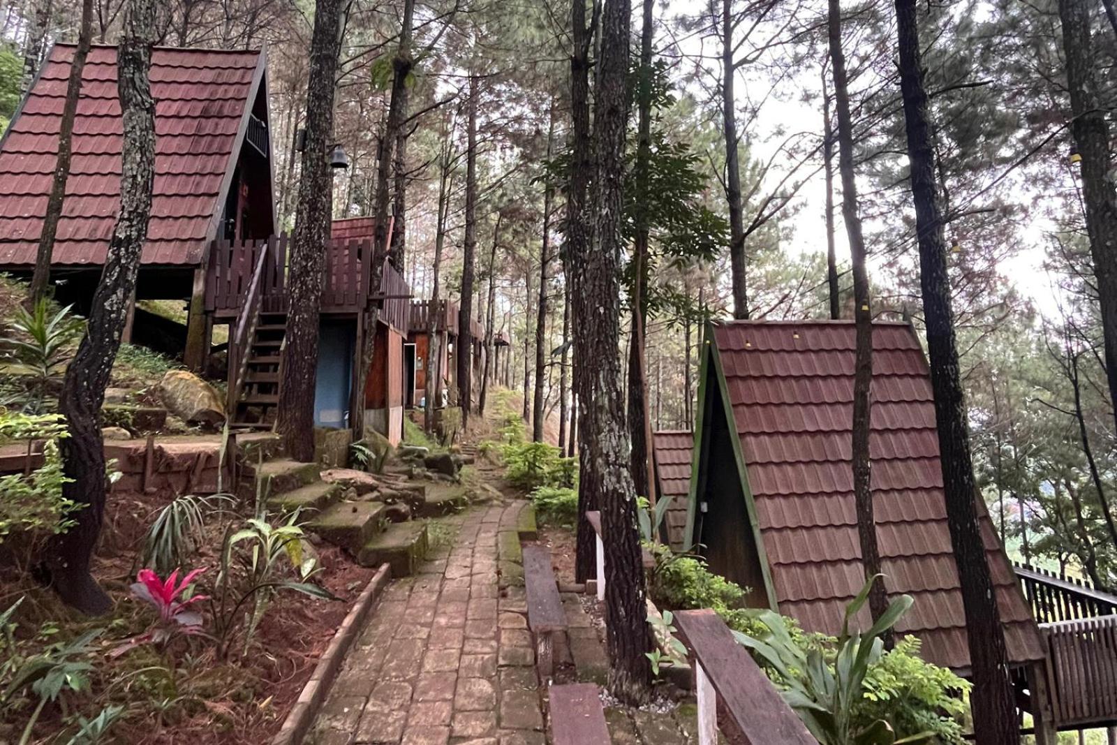 Alas Pacet By Twospaces, Mojokerto Экстерьер фото
