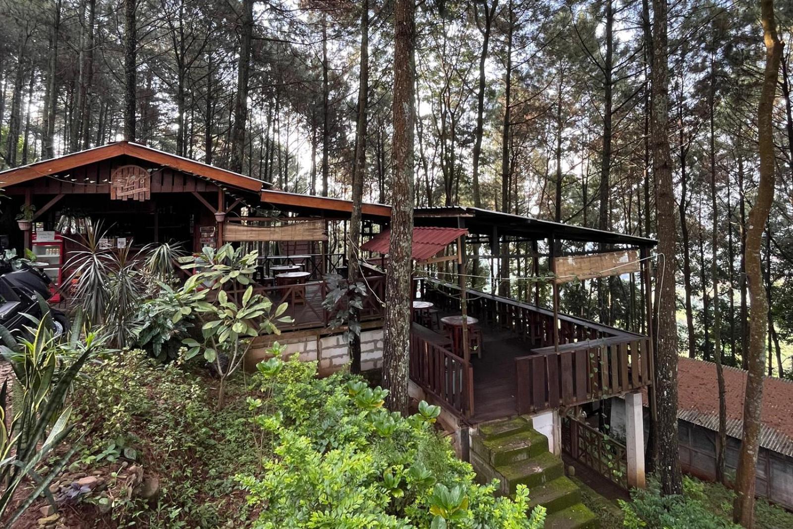 Alas Pacet By Twospaces, Mojokerto Экстерьер фото